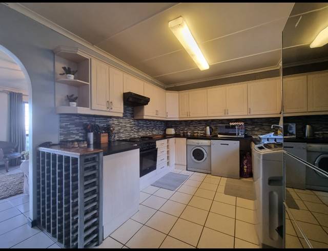 3 BEDROOM HOUSE FOR SALE IN DOONSIDE